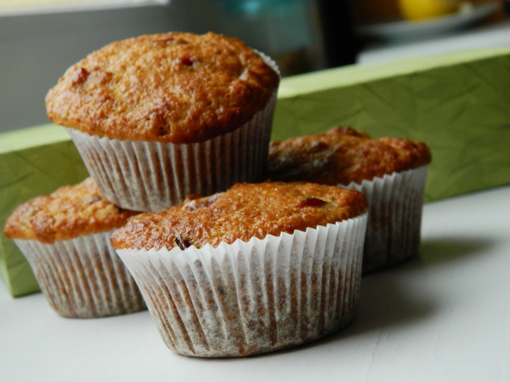 Sveikuoliški keksiukai su džiovintomis spanguolėmis